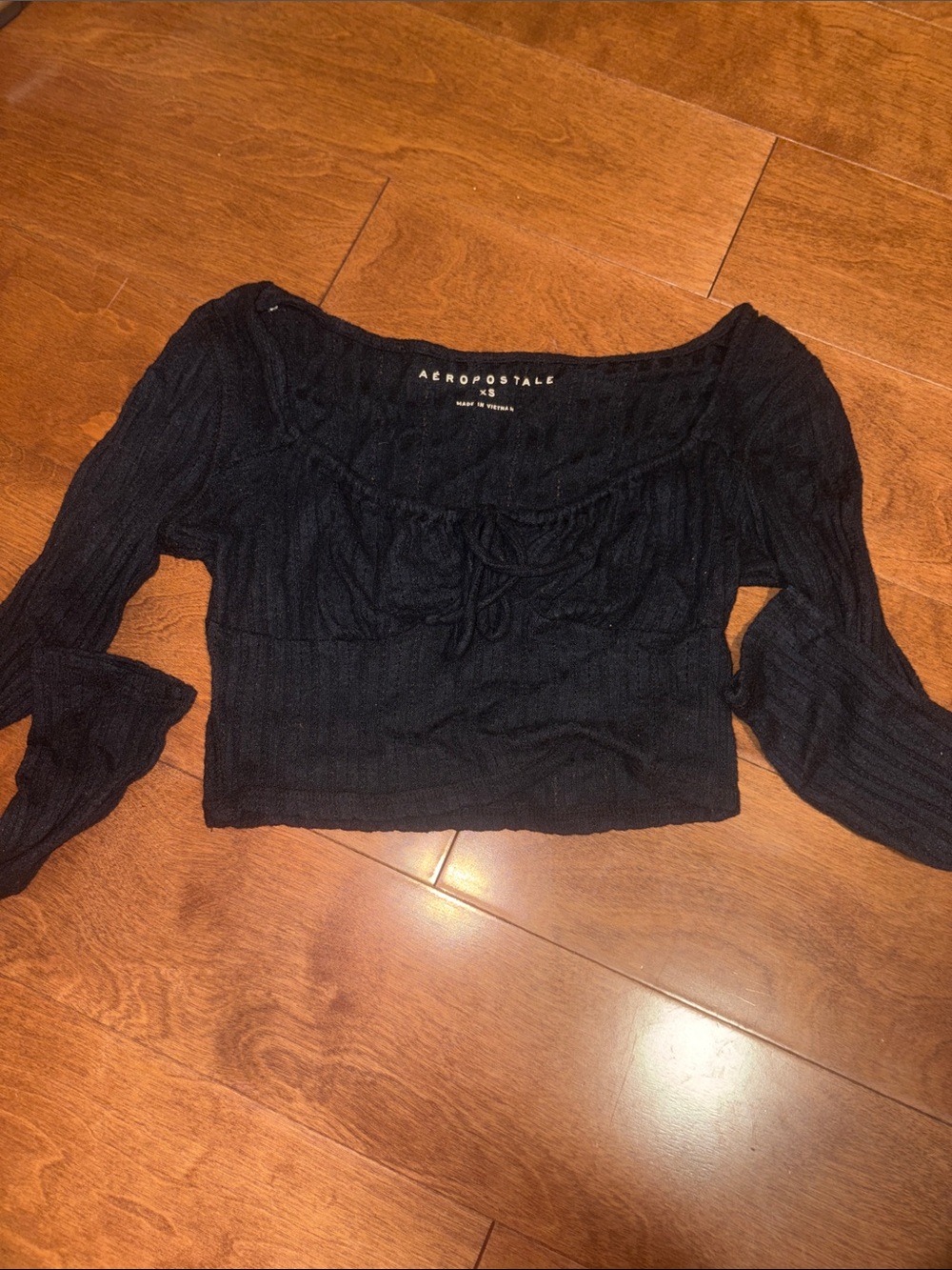 AEROPOSTALE BLACK CROPPED LONGSLEEVE TOP